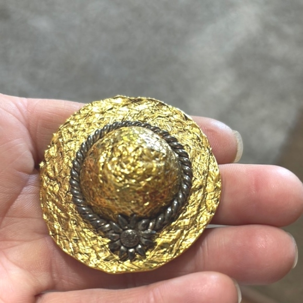 PREMIUM DESIGNS GOLD-TONE AND SILVER-TONE BOW AND HAT 2" BROOCH